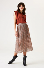 Load image into Gallery viewer, Garcia Plisse Skirt. S40121
