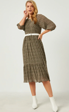 Load image into Gallery viewer, Hayden Floral Crinkle Pleat Puff Sleeve Dress. HN4443
