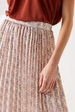 Load image into Gallery viewer, Garcia Plisse Skirt. S40121
