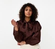 Load image into Gallery viewer, Esqualo Crushed Satin Blouse. F2415501
