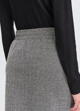 Load image into Gallery viewer, Ichi Kate Midid Skirt. 20122404
