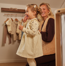 Load image into Gallery viewer, Dirkje  girls 2 Pc Set. 056372-35
