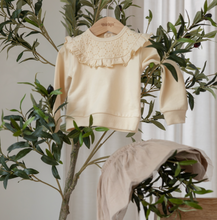 Load image into Gallery viewer, Dirkje Girls Sweater. 056363-35
