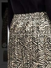 Load image into Gallery viewer, Ichi Lizica Skirt. 20124623
