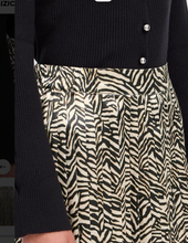 Load image into Gallery viewer, Ichi Lizica Skirt. 20124623
