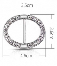 Load image into Gallery viewer, Oval Rhinstone CLothing Ring,/Scarf Tie. GOLD
