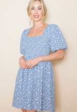 Load image into Gallery viewer, Ell Bubble Sleeve Smocked Floral Dress W/ Pockets
