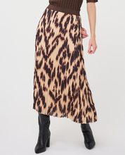 Load image into Gallery viewer, Esqualo Soft Embrace Plisse Skirt. F2614502
