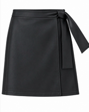 Load image into Gallery viewer, Tramontana PU Skirt. Q0222201
