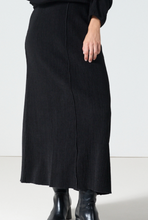 Load image into Gallery viewer, Tramontana Knit Maxi Skirt C4921201. (Black)
