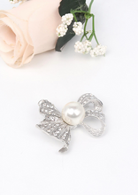 Load image into Gallery viewer, Bow /Pearl Brooch BH11841S
