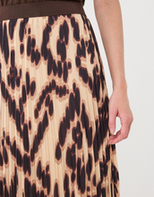 Load image into Gallery viewer, Esqualo Soft Embrace Plisse Skirt. F2614502
