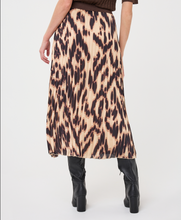 Load image into Gallery viewer, Esqualo Soft Embrace Plisse Skirt. F2614502
